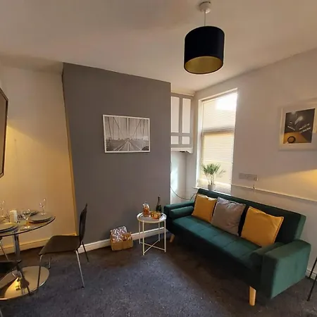 Contractors, Sleeps 6, 3 Beds, Free Parking Semesterbostad *