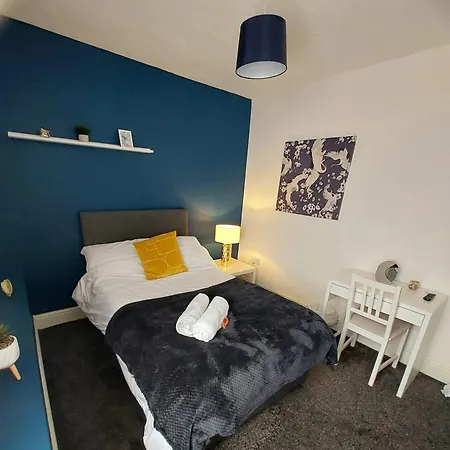 Contractors, Sleeps 6, 3 Beds, Free Parking