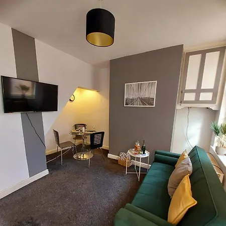 Contractors, Sleeps 6, 3 Beds, Free Parking Semesterbostad