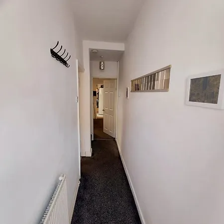 Contractors, Sleeps 6, 3 Beds, Free Parking Barrow-in-Furness