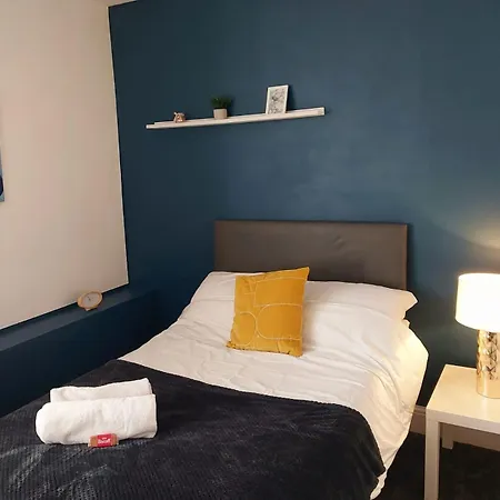 Holiday home Contractors, Sleeps 6, 3 Beds, Free Parking